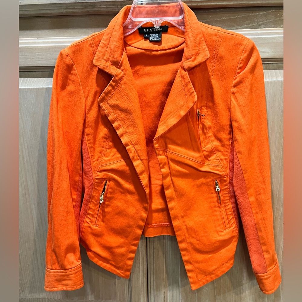 Etcetera Size 6 Jacket, 97% cotton, 3% Spandex. Evidence of wear on collar/cuffs
